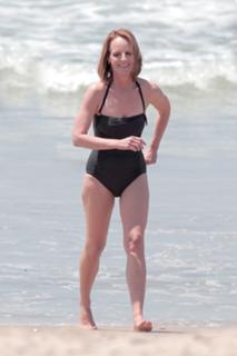 Helen Hunt feet photo thumbnail