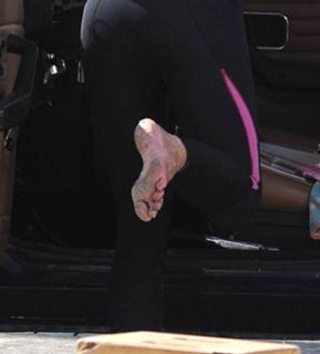 Helen Hunt feet photo thumbnail