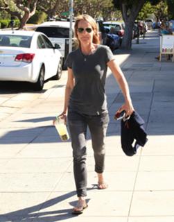 Helen Hunt feet photo thumbnail