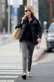 Helen Hunt feet photo thumbnail