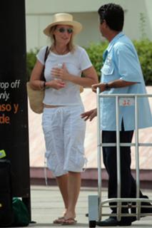Helen Hunt feet photo thumbnail