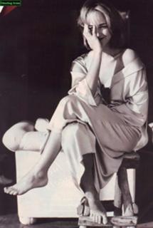 Helen Hunt feet photo thumbnail