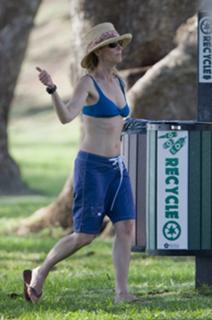 Helen Hunt feet photo thumbnail