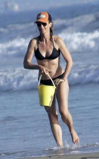 Helen Hunt feet photo thumbnail
