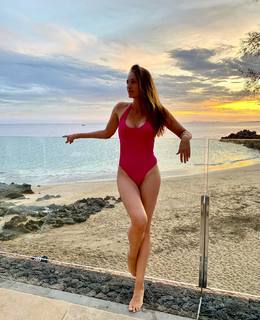 Helen Lindes feet photo 7