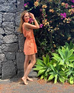 Helen Lindes feet photo 3