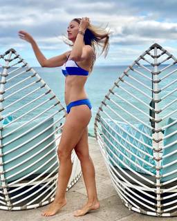 Helen Lindes feet photo 1
