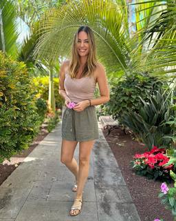 Helen Lindes feet photo 1