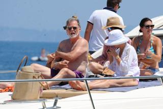 Helen Mirren feet photo thumbnail