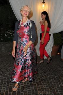 Helen Mirren feet photo thumbnail
