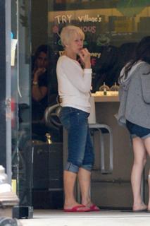 Helen Mirren feet photo thumbnail