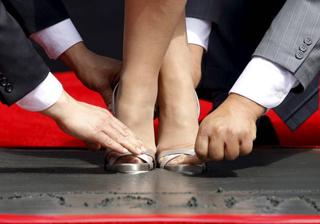 Helen Mirren feet photo thumbnail