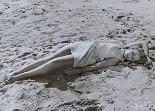 Helen Mirren feet photo thumbnail