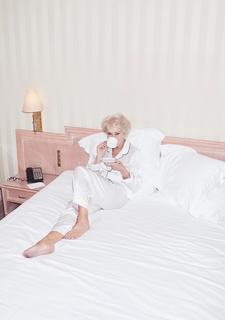 Helen Mirren feet photo thumbnail