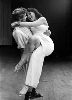 Helen Mirren feet photo thumbnail