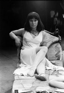 Helen Mirren feet photo thumbnail