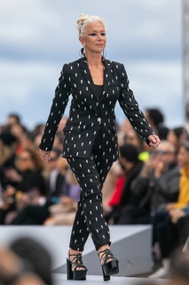 Helen Mirren feet photo thumbnail