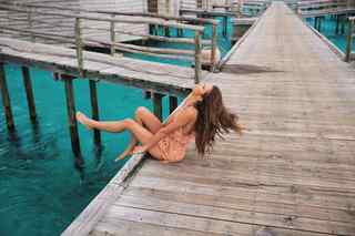 Helen Owen feet photo 9