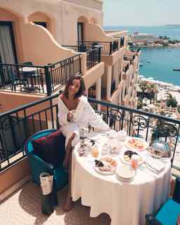 Helen Owen feet photo 18