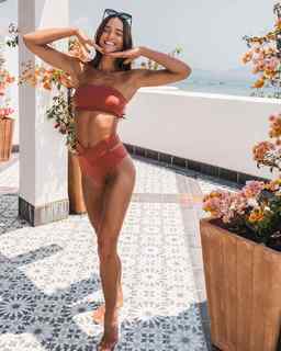 Helen Owen feet photo 2