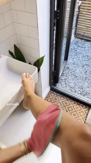 Helen Owen feet photo 7