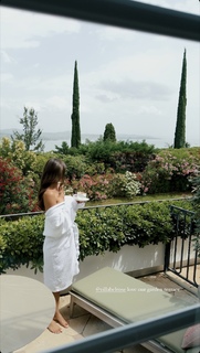 Helen Owen feet photo 3