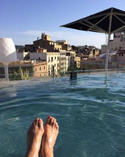 Helen Skelton feet photo thumbnail