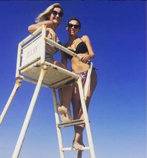 Helen Skelton feet photo thumbnail