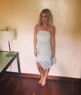 Helen Skelton feet photo thumbnail
