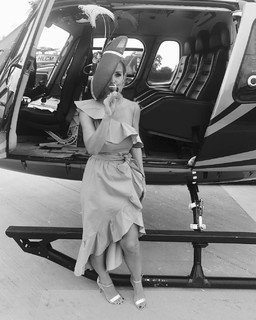 Helen Skelton feet photo thumbnail