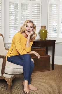 Helen Skelton feet photo thumbnail