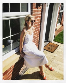 Helen Skelton feet photo thumbnail