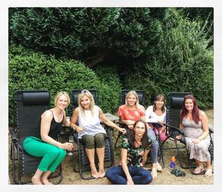 Helen Skelton feet photo thumbnail