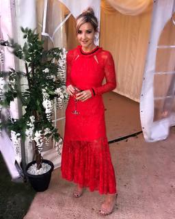 Helen Skelton feet photo thumbnail