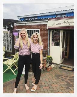 Helen Skelton feet photo thumbnail