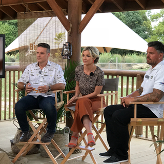 Helen Skelton feet photo thumbnail