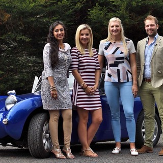 Helen Skelton feet photo thumbnail