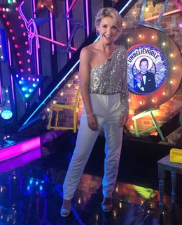 Helen Skelton feet photo thumbnail