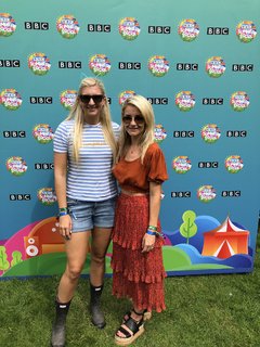 Helen Skelton feet photo thumbnail