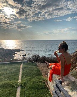 Helen Skelton feet photo thumbnail