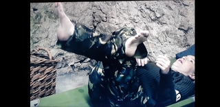 Helen Skelton feet photo thumbnail