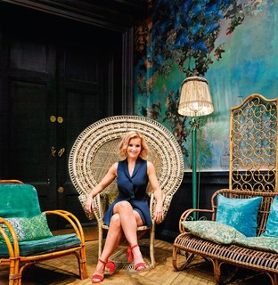 Helen Skelton feet photo thumbnail