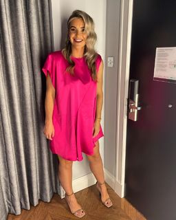 Helen Skelton feet photo thumbnail