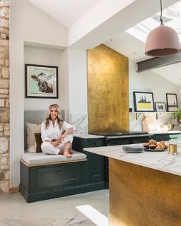 Helen Skelton feet photo thumbnail