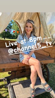 Helen Skelton feet photo thumbnail