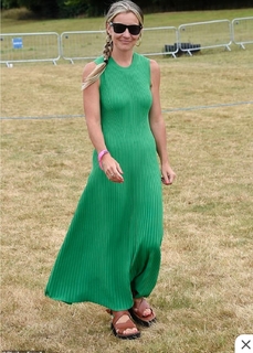 Helen Skelton feet photo thumbnail