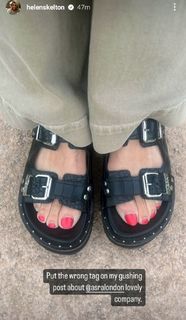 Helen Skelton feet photo thumbnail