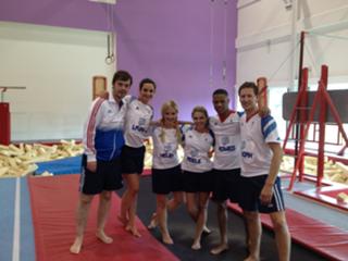 Helen Skelton feet photo thumbnail