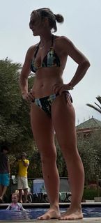 Helen Skelton feet photo thumbnail