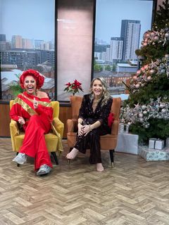 Helen Skelton feet photo 4